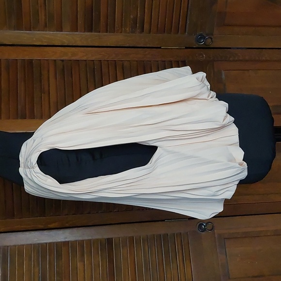 NWT Anthropologie Mare Mare Pleated Neutral Top Sz XL - Picture 7 of 13